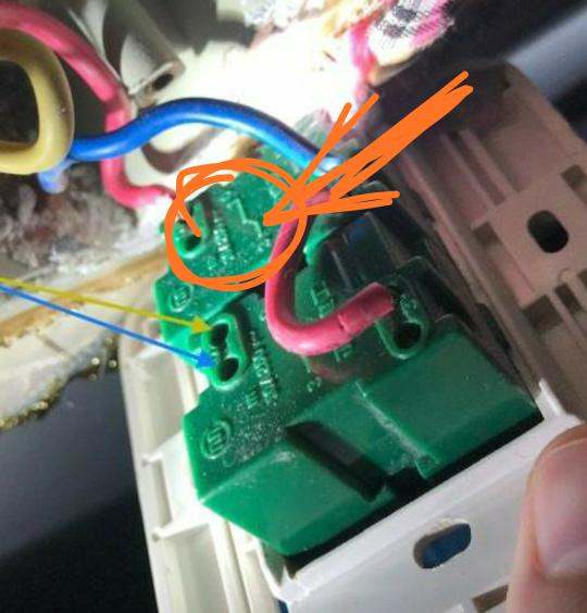 門簾與電工開關的關聯(lián)及解決方案